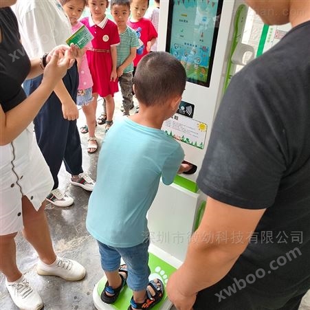 北京公办园人脸识别晨检机器人自动感应体温