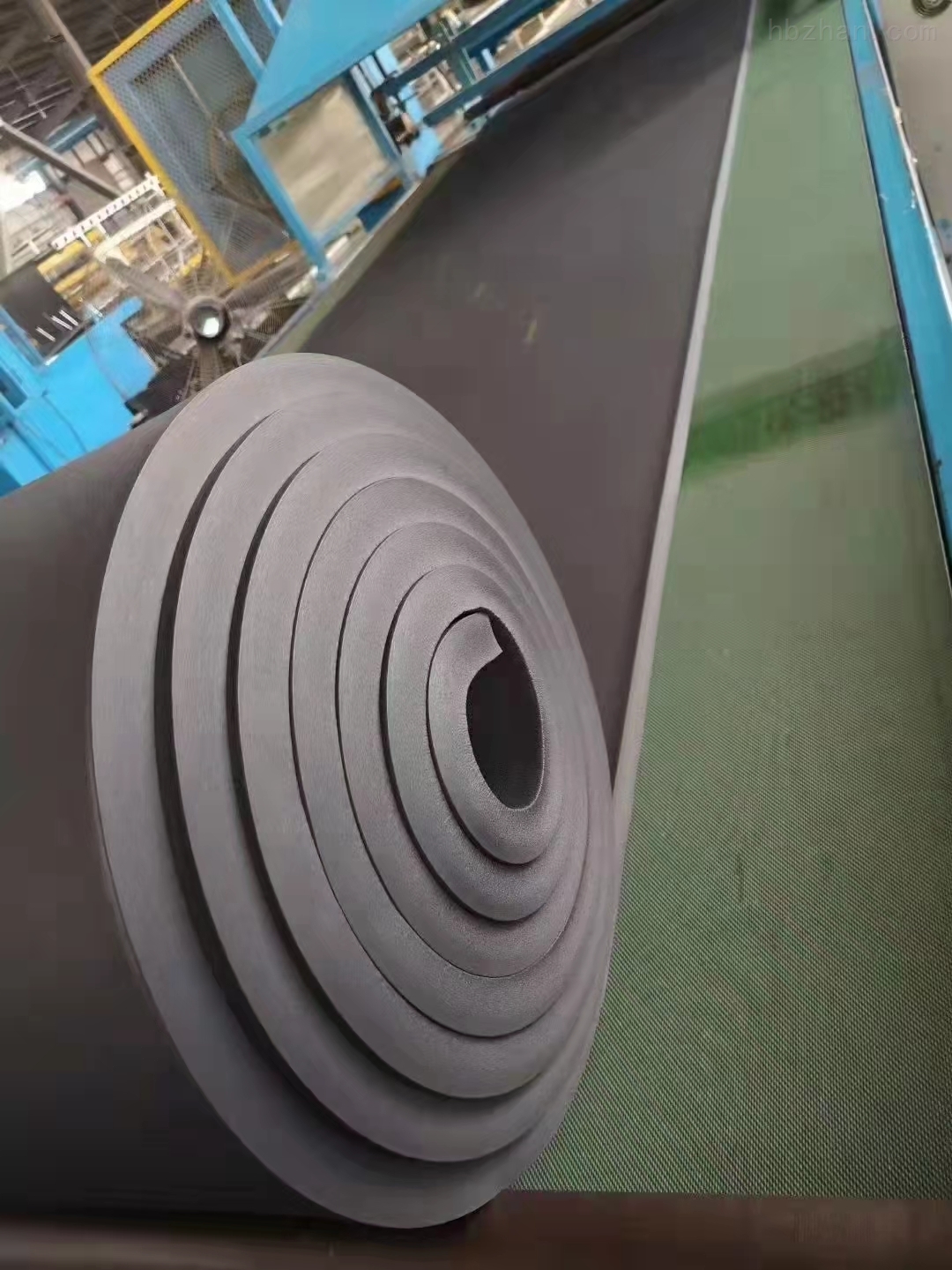 定制9米長阻燃橡塑保溫板生產車間抽檢